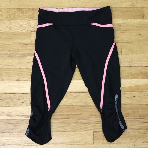 lululemon athletica Pants - Lululemon Athletica Ruched Cropped Leggins Size 6